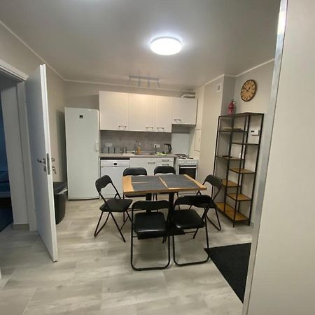 Noclegi Pracownicze Parking Busy 고르주프비엘코폴스키 외부 사진